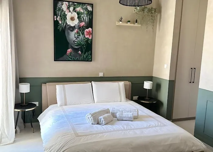 Bella At Mythical Seas פאראלימני